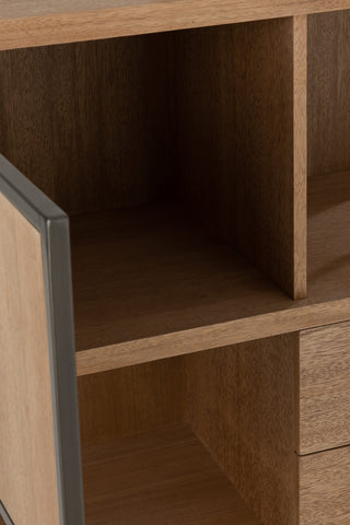 Schrank mit Abteilen