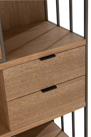 Schrank mit Abteilen