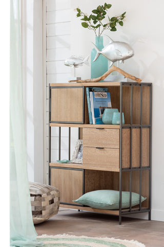 Schrank mit Abteilen