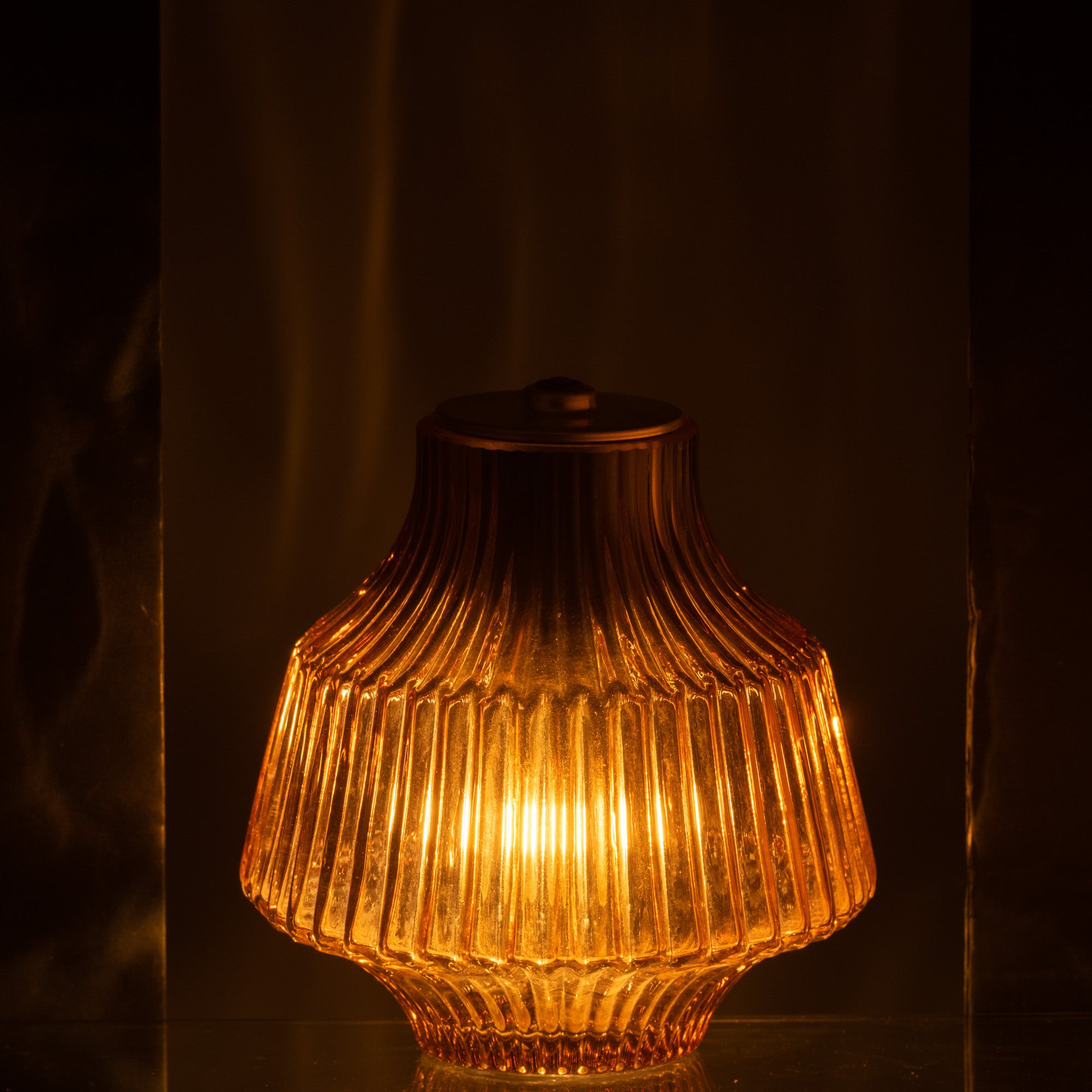 lampe-led-alice-gerillt-glas-amber1