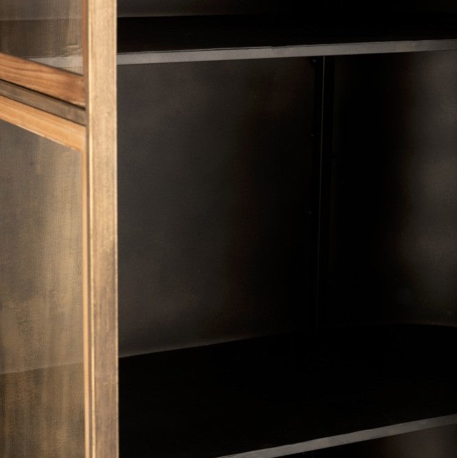 schrank-auf-fuß-gold-antik-metall