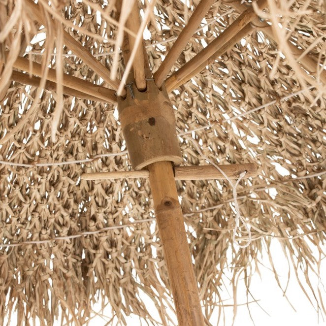 sonnenschirm-auf-fuß-schilf-rattan-bambus